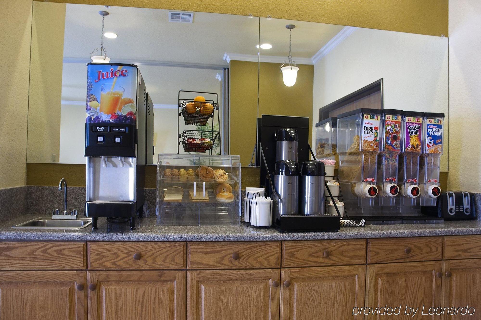 Pearsall Inn And Suites Restaurant bilde