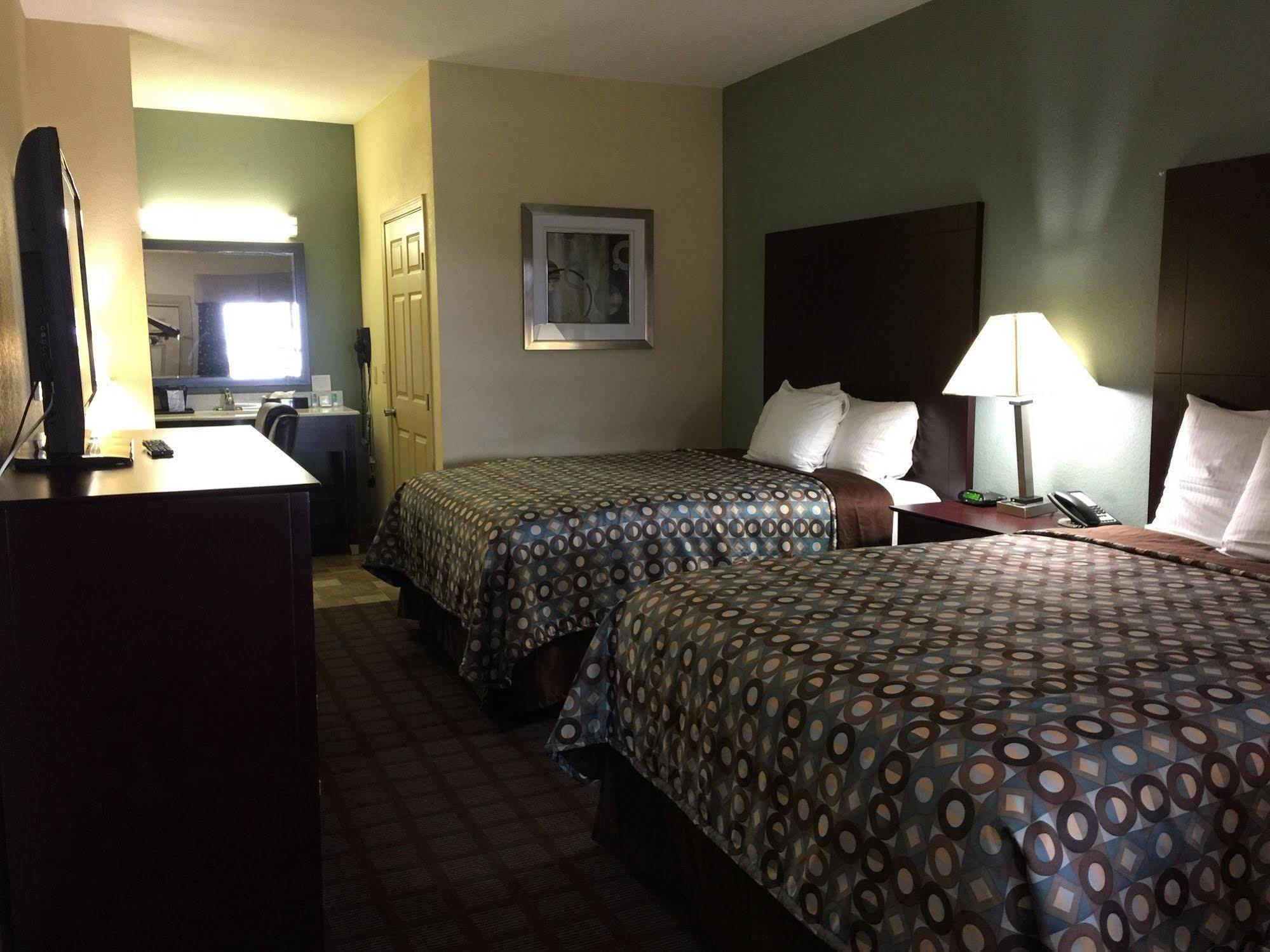 Pearsall Inn And Suites Eksteriør bilde